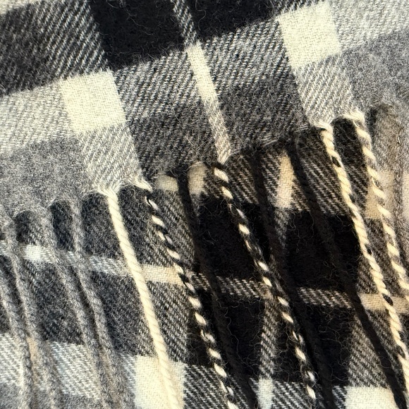 Muji 100% Wool Plaid Wrap Shawl – Grey, Black & Cream Check, with Hand Openings - Picture 9 of 9